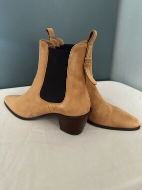 FRAME Suede Chelsea Ankle Boots – EU 39.5 / US 9 / ✨Effortless Luxe✨